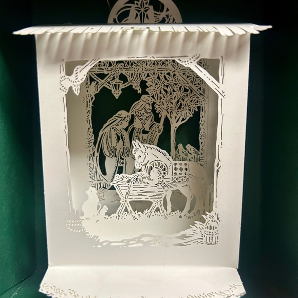Hallmark • 2000 • White • Laser Paper Nativity Scene Gallery Ornament •New W/Box - Picture 2 of 9